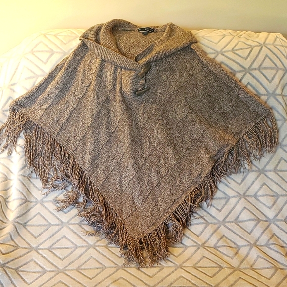 Karen Scott Sweaters - Karen Scott Sweater Poncho shawl, fringe, gray